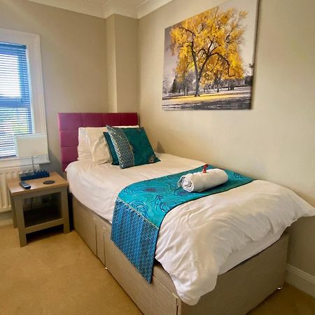 Convenient Contractor Stay Free Parking Walk To Weatherspoons Bedford Exterior foto